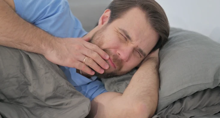 Zaehneknirschen schmerzen am morgen 732x392 1